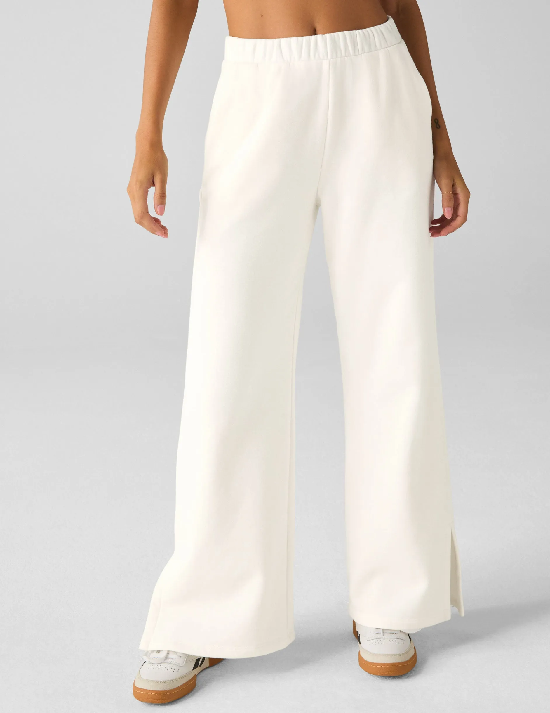 Open Ended Mid Rise Wide Leg Pant