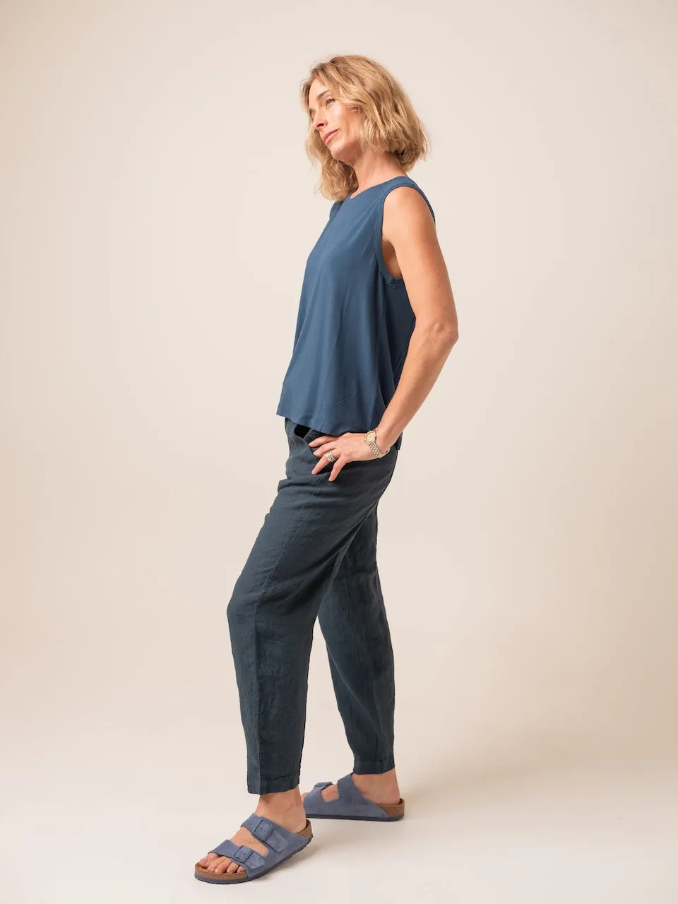 Transit Signature Split Front Linen Trouser in Navy